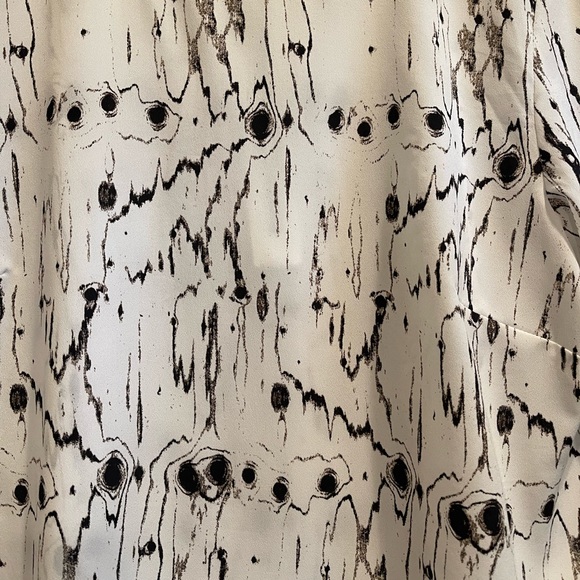 DKNYC SZ S White and Black Birch Bark Blouse! - Picture 3 of 14